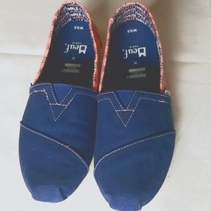 Size 6.5 Toms Slip Ons
